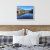 Schöne und ruhige Lago Wrapped Canvas Leinwanddruck (Insitu (Schlafzimmer))