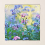 Schöne Vergessen-Me-Not-Blume Schal<br><div class="desc">Dieses Design zeigt ein Bild von vergessenen Pflanze in der Blume. Technisch gesehen gehören die Pflanze zur botanischen Myosotis-Gattung. Manchmal werden sie auch "Skorpion-Gräser" genannt. Die Blume sind in Rosa,  lila und Blau gehalten.</div>