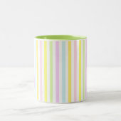 Schöne vertikale Streifen in Pastellfarben Zweifarbige Tasse (Mittel)