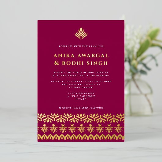 Schöne Verzierte indische Grenzhochzeit REAL Folieneinladung (Stehend vorne)