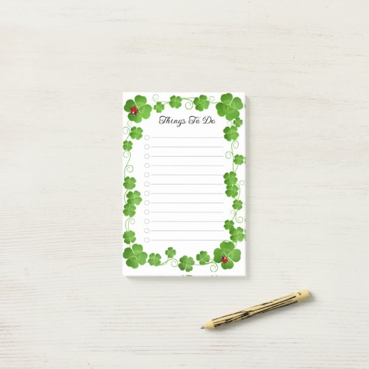 Schöne vierblättrige Clovers & Ladybugs Lined Post-it Klebezettel (Auf Schreibtisch)