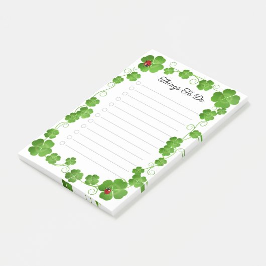 Schöne vierblättrige Clovers & Ladybugs Lined Post-it Klebezettel (angewinkelt)