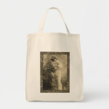 Schöne viktorianische Dame mit geschnittenen Blume
