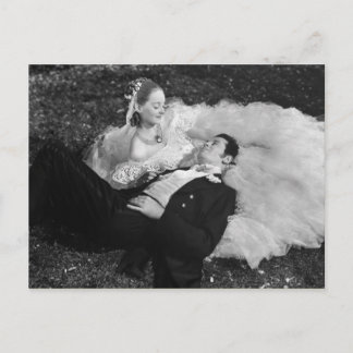 Schöne Vintage Bridge und Groom Postkarte