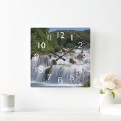 Schöne Waterfall-Szene Quadratische Wanduhr (Zuhause)