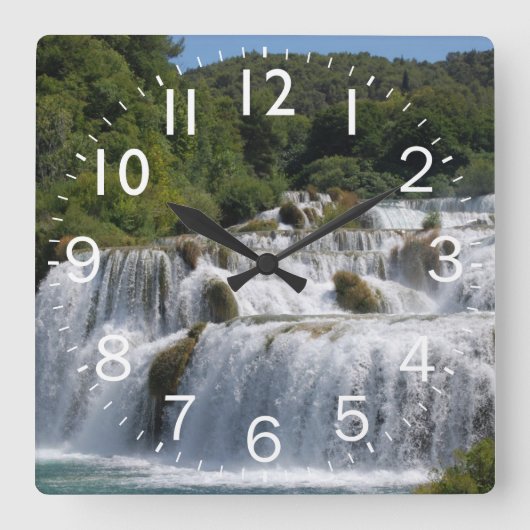 Schöne Waterfall-Szene Quadratische Wanduhr (Vorderseite)