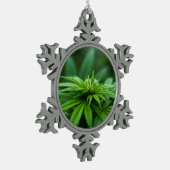 Schöne Weed Schneeflocken Zinn-Ornament (Links)