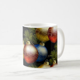 Schöne Weihnachtsbälle mit zartem Design Kaffeetasse