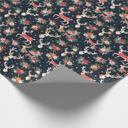 Schöne Weihnachtsbaum Rentier Floral Geschenkpapier (Ecke)