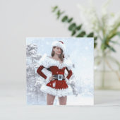 Schöne Weihnachtsfrau über den Winterschnee (Stehend Vorderseite)