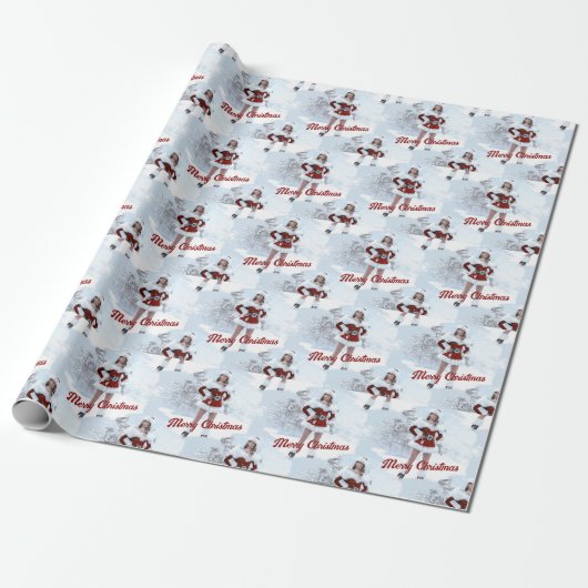 Schöne Weihnachtsfrau über den Winterschnee Geschenkpapier (Ungerollt)