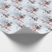 Schöne Weihnachtsfrau über den Winterschnee Geschenkpapier (Ecke)