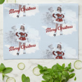 Schöne Weihnachtsfrau über den Winterschnee Geschirrtuch (Gefaltet)