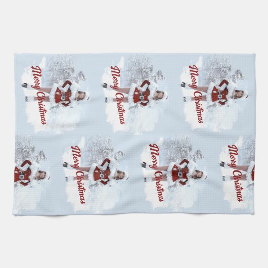 Schöne Weihnachtsfrau über den Winterschnee Geschirrtuch (Horizontal)