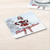 Schöne Weihnachtsfrau über den Winterschnee Rechteckiger Pappuntersetzer (angewinkelt)