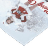 Schöne Weihnachtsfrau über den Winterschnee Tischdecke (Schrägansicht)