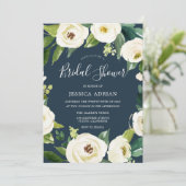 Schöne weiße Blume Grünes Brautparty Einladung (Stehend Vorderseite)