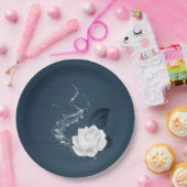 Schöne weiße Blume und Blätter der Marine Pappteller (Party)