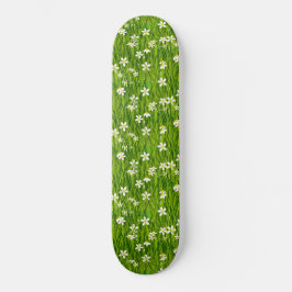 Schöne weiße Blume und grüne Blätter Skateboard
