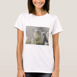 Schöne weiße Frühlings-Tulpen T-Shirt