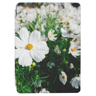 Schöne weiße Kosmos Blume blühen in Gärten iPad Air Hülle