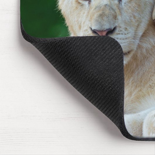 Schöne weiße Löwen kuscheln Mousepad (Ecke)