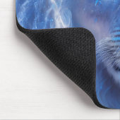 Schöne weiße Mystik mit blauen Augen Mousepad (Ecke)