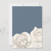 Schöne Weiße Rose, duftiges Blau und Weiße Hochzei Einladung (Rückseite)