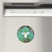 Schöne weiße Trillium-Blume im Wald Magnet (In Situ (Geschirrspüler))