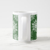 Schöne, weiße und grüne Winterschneestars Jumbo-Tasse (Rückseite)