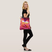 Schöne Weitwinkelansicht mit phantastischem Sandst Tasche (Am Model)