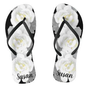 Schöne White Gardenia Blume auf Black Flip Flops Badesandalen