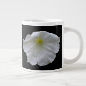 Schöne White Petunia Tasse (Rechts)