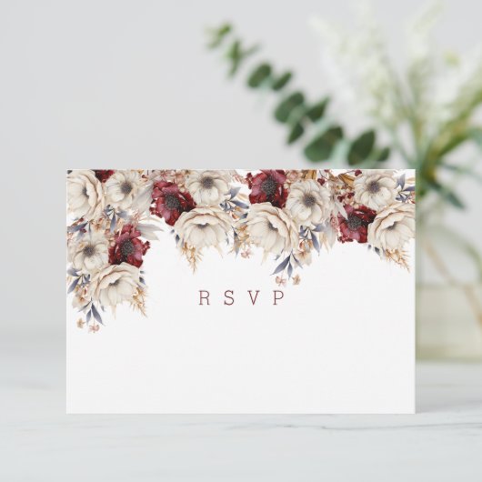 Schöne White Roses Burgundy Poppies RSVP Karte (Stehend Vorderseite)