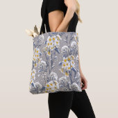 Schöne Winter-Blume blühend im Schnee delig Tasche (Von Nahem)