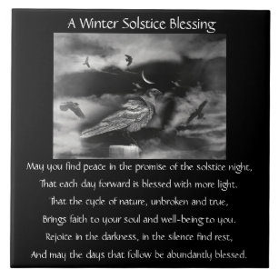 Schöne Winter Solstice Ravens und Crescent Moon Fliese