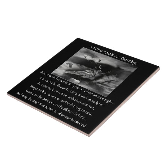 Schöne Winter Solstice Ravens und Crescent Moon Fliese (Seite)