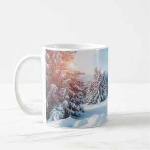 Schöne Winterlandschaft, atemberaubende Berge Kaffeetasse