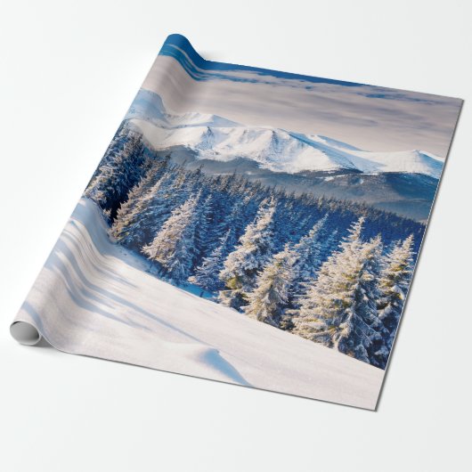 Schöne Winterlandschaft mit schneebedeckten Bäumen Geschenkpapier (Ungerollt)