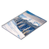 Schöne Winterlandschaft mit schneebedeckten Bäumen Notizblock (Linke Seite)