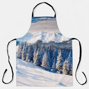 Schöne Winterlandschaft mit schneebedeckten Bäumen Schürze