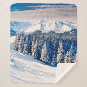 Schöne Winterlandschaft mit schneebedeckten Bäumen Sherpadecke