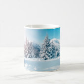 Schöne Winterlandschaft, phantastische Berge Kaffeetasse (Mittel)