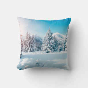 Schöne Winterlandschaft, phantastische Berge Kissen