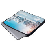 Schöne Winterlandschaft, phantastische Berge Laptopschutzhülle (Vorne Knopf)