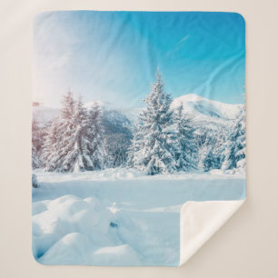 Schöne Winterlandschaft, phantastische Berge Sherpadecke