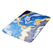 Schöne Wirbel wie Wasser, Blau, Gold und Weiß Badematte (Schrägansicht)