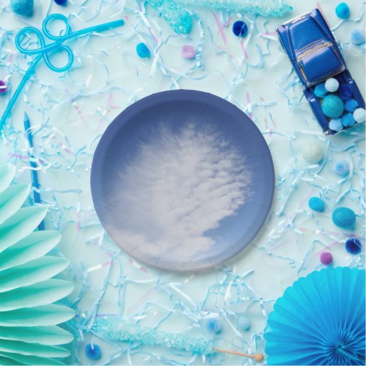 Schöne Wolken auf der Papiertafel Pappteller (Party)