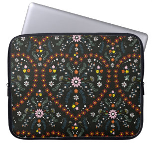 Schöne zarte kleine Blume mit Herzform Laptopschutzhülle