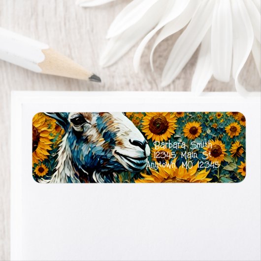 Schöne Ziege auf einem Sonnenblumenfeld (Insitu)